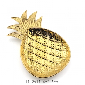 taca z tacą na biżuterię ze złotym ananasem