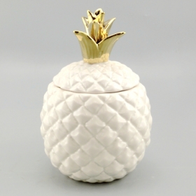ceramiczny biały dekoracyjny słoik ananasowy ze złotą pokrywką