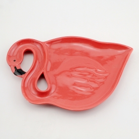 ceramiczne naczynie z flamingonowym talerzem