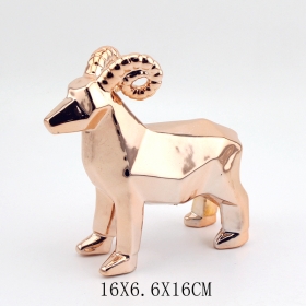 ceramiczne figurki jelenia z różowego złota