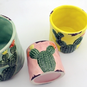 sadzarka ceramiczna w kształcie kaktusa